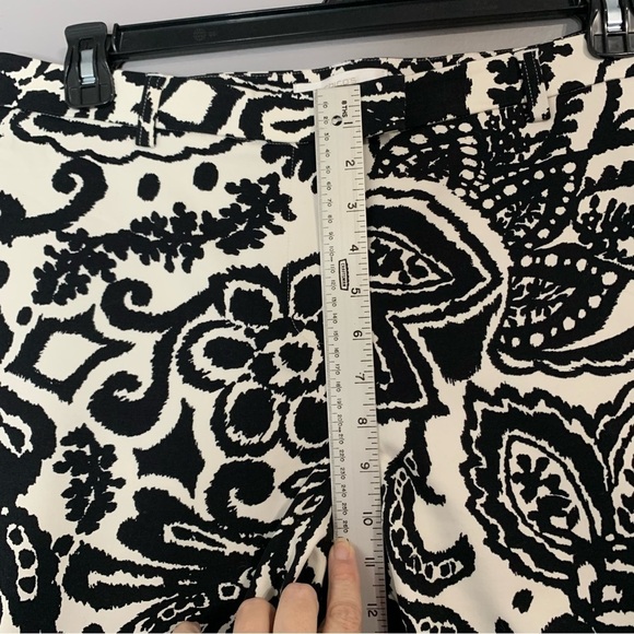 Chico’s Black and white floral pant. Size 2 (12) - Picture 8 of 11